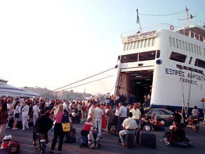 Τώρα πια θα ζητάνε τις ταυτότητες στα πλοία