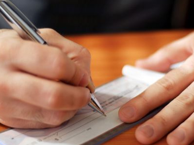 Μειώθηκε ο αριθμός των ακάλυπτων επιταγών