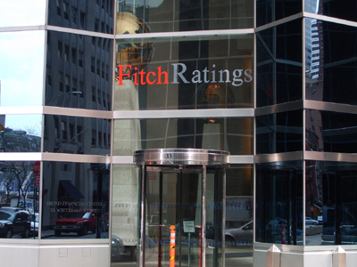 Υποβάθμιση πέντε τραπεζών από τον οίκο Fitch