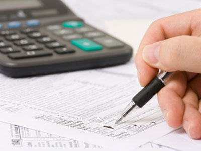 Πως θα φορολογούνται τα μπόνους των στελεχών στον ευρύτερο δημόσιο τομέα