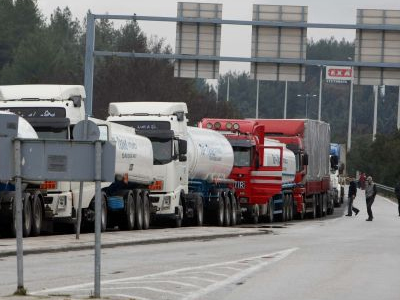 Επανέρχεται η Τρόικα για τα «κλειστά» επαγγέλματα