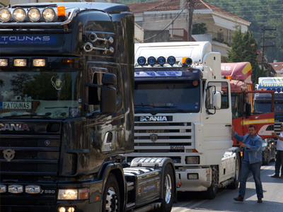 Καταγγέλλουν τραμπουκισμούς από φορτηγατζήδες