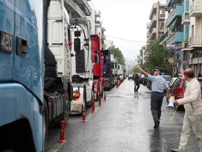 Πορείες φορτηγατζήδων σε Λάρισα και Θεσσαλονίκη