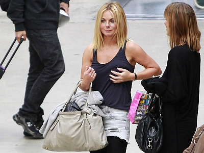 Αφού δεν σου κάθεται καλά, τι το φοράς;