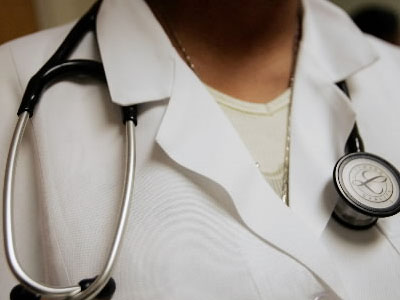 Έρευνα για «μαύρο» χρήμα σε ιατρούς