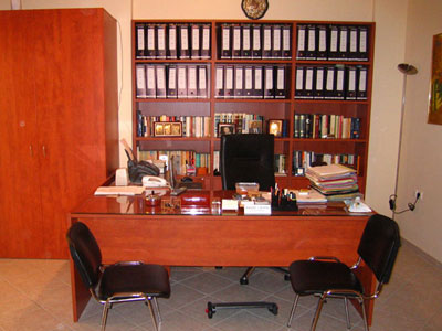 Τον έδειραν μέσα στο γραφείο του