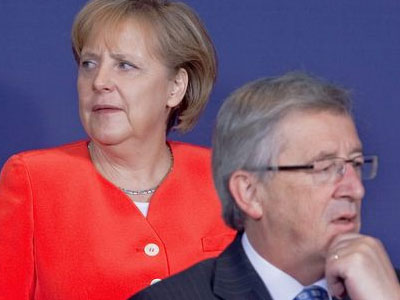 Πιέσεις Γιούνκερ στη Μέρκελ για το μηχανισμό στήριξης