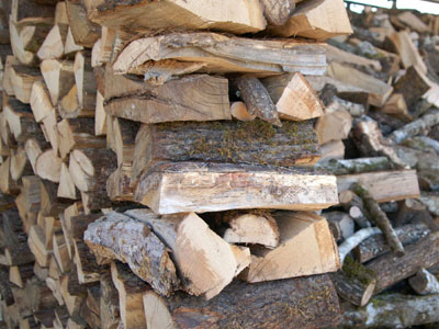 Άδειασαν την αποθήκη από τα καυσόξυλα