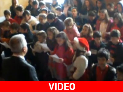 Τα κάλαντα διαμαρτυρίας των μικρών κολυμβητών στην Καβάλα