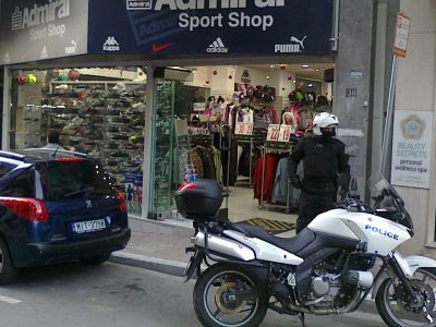 Κλείδωσαν τον κλέφτη μέσα στο κατάστημα