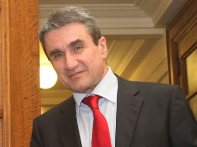 Συγχωνεύσεις νοσοκομείων δεν σημαίνει απολύσεις