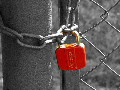 Κλείνουν τα καταστήματά τους για το νοσοκομείο