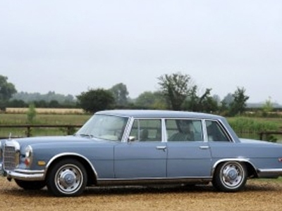 Στο «σφυρί» η Mercedes του Elvis