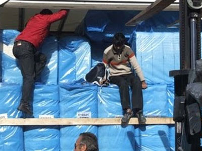 Τους βρήκαν κρυμμένους στο φορτίο