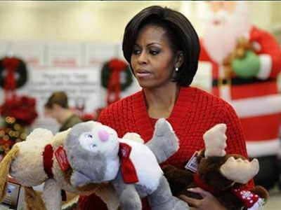 Βοηθός του Άγιου Βασίλη η πρώτη κυρία των ΗΠΑ