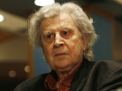 Απροκάλυπτη επίθεση στον Μίκη Θεοδωράκη από ελβετική εφημερίδα