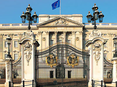 Συνέλαβαν επίδοξους «εισβολείς» στο παλάτι του Μπάκιγχαμ