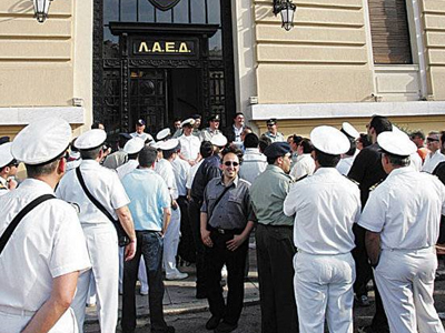 Οι προϊστάμενοι κάνουν 5,5 μήνες… σύσκεψη