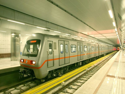 Άνδρας πήδηξε στις γραμμές του ΜΕΤΡΟ