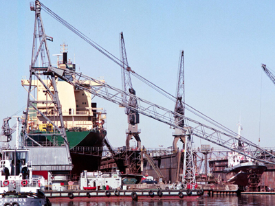 Δικαίωση για απλήρωτους εργαζομένους των ναυπηγείων