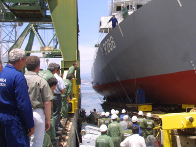 Εκτός της επισκευής εμπορικών πλοίων τα Ναυπηγεία Σκαραμαγκά