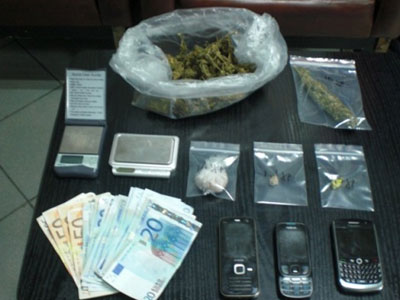 Τους πρόλαβαν πριν πουλήσουν τα ναρκωτικά