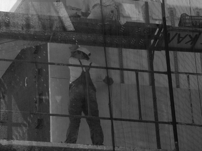 «Γκρεμίζεται» η οικοδομή