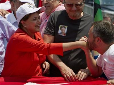 Βραζιλία: Προβάδισμα για τη Rousseff