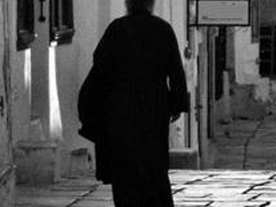 Παπάς φέσωσε όλη την αγορά των Ιωαννίνων