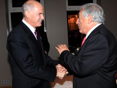 Ικανοποίηση Παπανδρέου για το ενδεχόμενο επέκτασης της αποπληρωμής