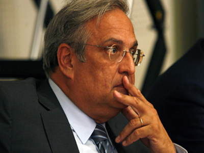 Διάψευση Παπαθανασίου για τις στενές σχέσεις με τη Siemens