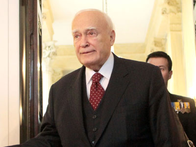 «Η Ευρωζώνη δεν θα επιβιώσει μόνο με αυστηρές ποινές»