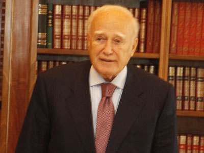 Μήνυμα ενότητας από τον Κάρολο Παπούλια