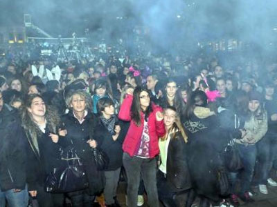 H βροχή δεν πτοεί τους Πατρινούς