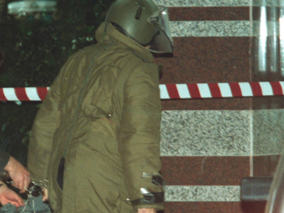 Ελεγχόμενη έκρηξη πίσω από το Χίλτον