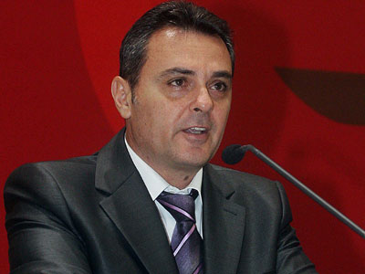 Εξ οικείων τα βέλη για την κυβέρνηση