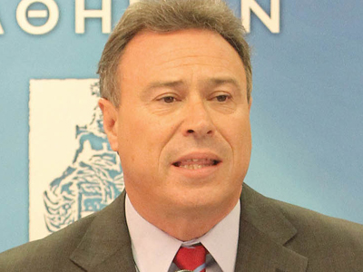 Κουτσαίνοντας στη Βουλή