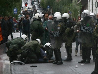 Ελεύθερος ένας από τους δέκα συλληφθέντες στα επεισόδια της Τετάρτης