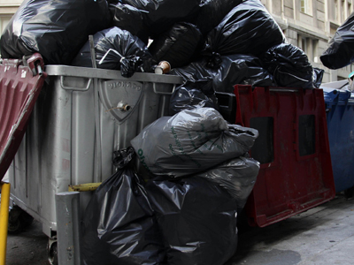 Πνίγεται ακόμα στα σκουπίδια η Αττική