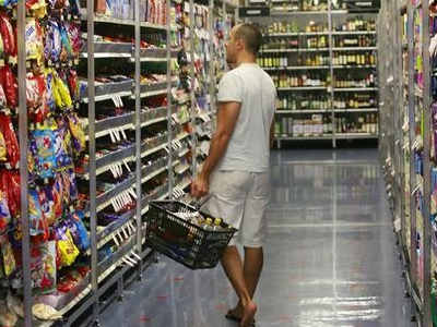 Προχωρούν σε προληπτικές περικοπές