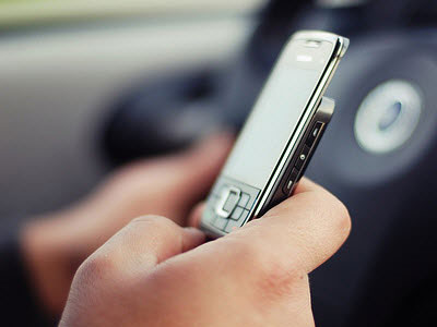 Μέσω κινητών ευχήθηκαν οι Έλληνες