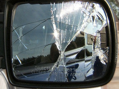 Ο σπασμένος καθρέφτης αποκάλυψε πολλά