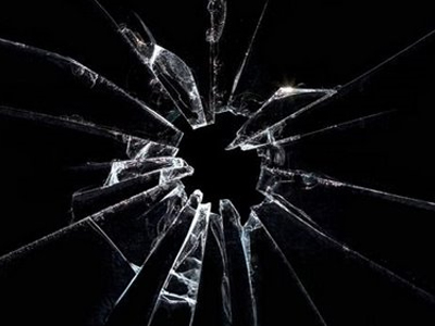 Φυσάει πολύ απ’ το σπασμένο μου το τζάμι