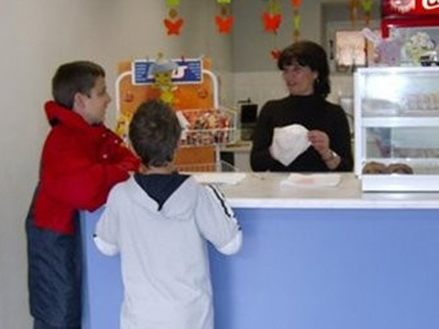 Ακατάλληλα τα προϊόντα στα μισά κυλικεία