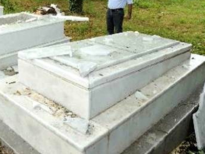 Ρήμαξαν νεκροταφείο στη Δράμα