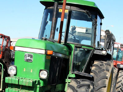 Έλιωσε κουτάβι με τις ρόδες του τρακτέρ