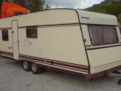 Άδειασαν κοντέινερ και τροχόσπιτα