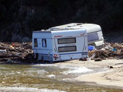 Βρέθηκαν στη θάλασσα αντί να βγάλουν τη βάρκα