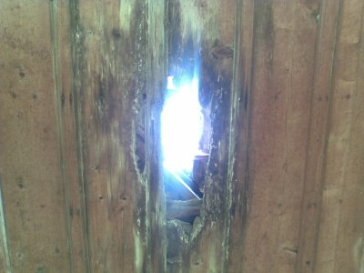 Οι κλέφτες μπήκαν από τη σκεπή