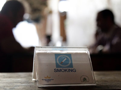 «Όχι» στους αντικαπνιστικούς ελέγχους από τους επιθεωρητές εργασίας